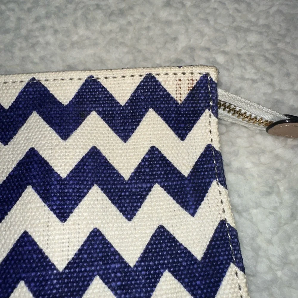 Kate Spade chevron clutch - Picture 5 of 6